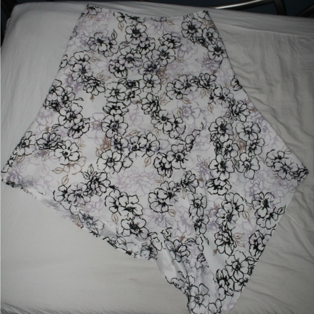 Whitehouse Black Market Women’s Skirt